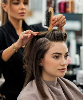 beauty-salon-female-hrdresser-doing-hrstyle-young-woman-brunette-model-hr-salon_1336671-95958