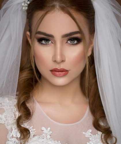 blond-model-wedding-dress-bridal-makeup_114579-8627